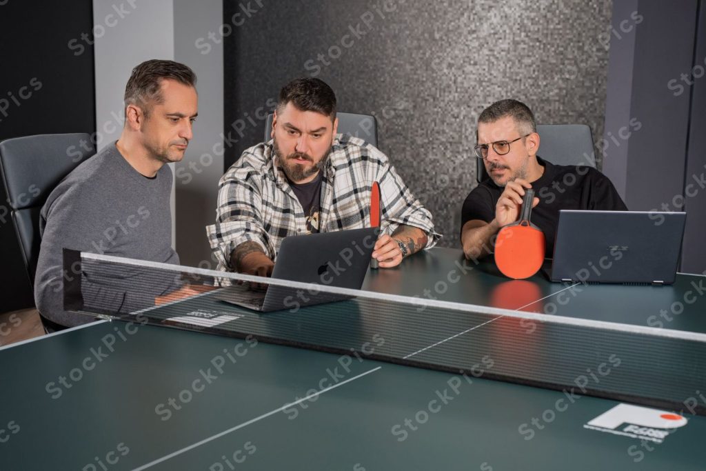 De la stand-up la cinema și publicitate: cum a transformat Călin Crețu comedia într-un instrument strategic de brand