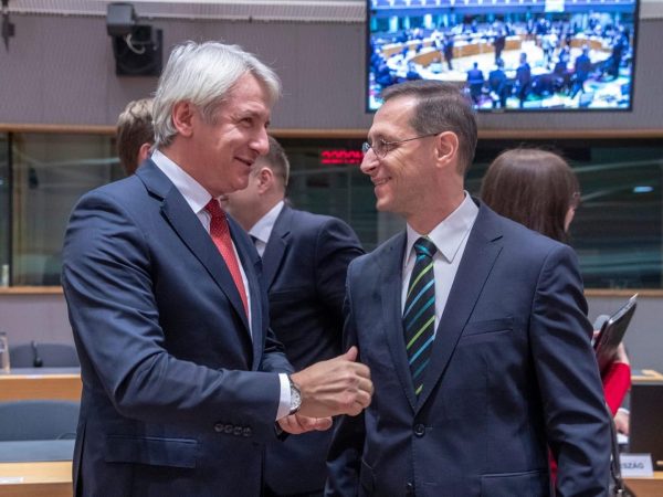 Victor Ponta, candidat la Președinția României, promite o economie puternică, cu Eugen Teodorovici alături